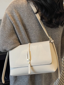 Retro cream white square shoulder bag in lychee pattern leather with golden metal buckle