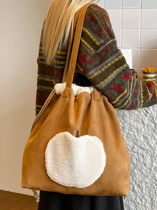 Borsa tote retrò in pelle scamosciata marrone con ricamo mela e coulisse in peluche