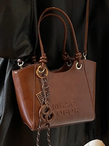 Sac seau vintage en cuir marron pour femme avec poignée nouée et anneaux dorés élégants
