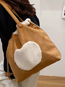 Sac seau rétro en daim avec écusson coeur en peluche blanc pour l'automne et l'hiver à l'épaule