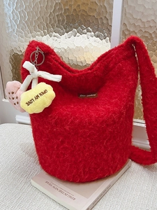 Japanese Ins Style Cute Plush Bucket Bag For Women Faux Fur Soft Shoulder Bag Large Capacity Autumn Winter Casual Crossbody Handbag