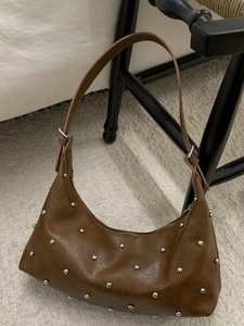 Vintage Nieten PU Leder Hobo Tasche Für Damen Mode Einfarbig Halbmond Schultertasche Punk Stil Täglich Unterarm Tasche Handtasche