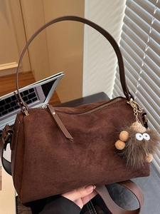 Vintage Damen Wildleder Optik PU Leder Kissentasche Unterarm Umhängetasche Mit Plüsch Anhänger Pendler Handtasche Für Den Alltag