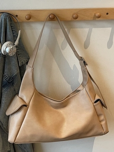 Grand sac fourre-tout beige minimaliste avec poches latérales pour la mode d'hiver