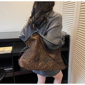 Detailed view of leopard print tote bag with Gugugugu embroidery and black handles