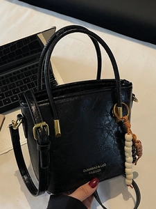 Borsa a secchiello retrò in pelle nera con dettagli dorati e ciondolo con perline da donna