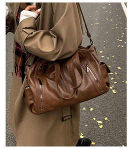 Sac fourre-tout marron chic en cuir PU brillant avec fermetures éclair pour l'automne