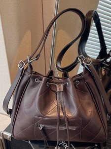 Women Vintage Quilted PU Leather Bucket Bag Minimalist Large Capacity Drawstring Shoulder Bag Front Zipper Commuting Tote