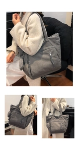 Dettaglio della grande borsa tote in velluto a coste grigio con tasche zip e ciondolo mini