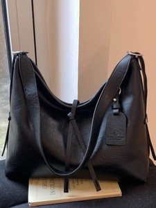 Grand sac fourre-tout noir minimaliste en cuir PU pour femme avec bandoulière hobo
