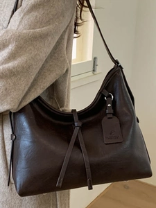 Grand sac cabas minimaliste en cuir marron café pour femme avec bandoulière réglable