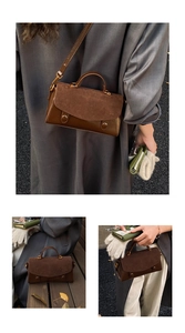 Dettaglio borsa a tracolla marrone retrò con patchwork in pelle scamosciata e metallo