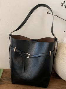 Sac Seau en Cuir PU Mode pour Femmes Sac à Épaule Rétro Minimaliste Avec Boucle en Métal Grande Capacité Sac à Main de Trajet Quotidien