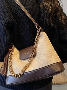 Retro 2025 beige quilted crossbody bag with gold chain strap and elegant leather tassels
