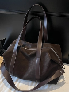 Grand sac cabas rétro en cuir marron avec couleurs contrastées et bandoulière réglable
