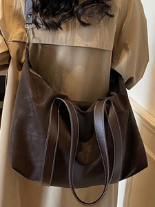 Grand sac cabas vintage marron foncé avec coutures contrastées et bandoulière réglable