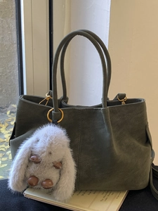Sac Fourre Tout Rétro en Simili Cuir Aspect Daim Avec Pendentif Lapin Sac à Épaule Minimaliste Couleur Unie Femme