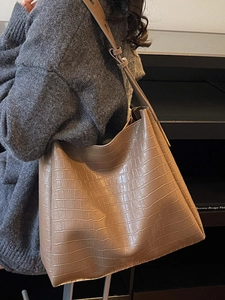 Vintage khaki crocodile pattern tote bag for women with minimalist bucket style design