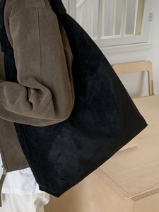 Minimalist black suede tote bag with large capacity for women's daily commute and style