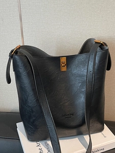 Vintage Large Capacity PU Leather Bucket Tote Bag With Pouch For Women Urban Simple Single Shoulder Bag Gold Lock