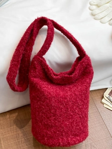 Sac fourre-tout élégant en polaire bordeaux avec fleur en tricot pour l'automne et l'hiver