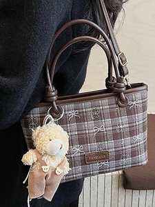 Sac cabas à carreaux marron avec imprimé ours et pendentif en peluche pour l'hiver quotidien