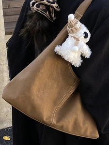Retro brown oversized tote bag in faux suede with cute teddy bear charm for women