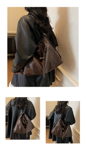 Vue détaillée du grand cabas rétro marron foncé avec texture en cuir souple et boucle