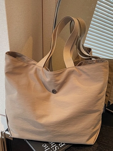 Grand Sac Fourre-Tout Minimaliste pour Femmes en Tissu Nylon Durable Fermeture Éclair Sac à Épaule Quotidien Décontracté Polyvalent