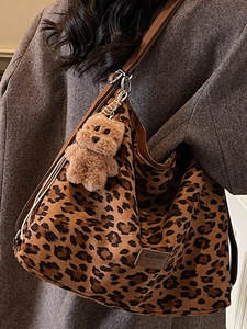 Sac cabas minimaliste à imprimé léopard avec lanières en cuir et charm ours en peluche