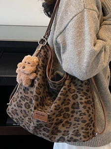 Grand sac cabas minimaliste à imprimé léopard pour femme avec ours peluche et cuir luxe