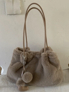 Borsa Tote in Peluche Minimalista da Donna Borsa a Spalla in Pelliccia Sintetica Morbida Invernale Con Ciondolo a Cuore