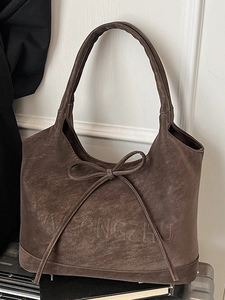 Retro braune Tragetasche aus Mattleder mit Schleifendetail und großem Fassungsvermögen