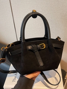Borsa a mano in pelle scamosciata nera con fibbia in metallo dorato e doppi manici