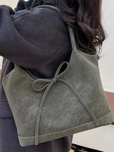 Olivgrüne Schultertasche in Mattoptik mit Schleife und Gentle-Prägung für Damen