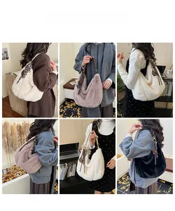 Sac à bandoulière chic en peluche beige et noir avec lanières en cuir élégantes