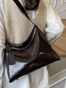 2025 Large dark brown oil-wax leather hobo tote bag with adjustable shoulder strap