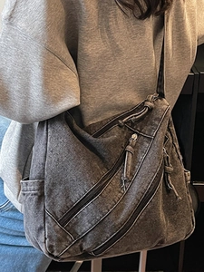 Grand sac fourre-tout en toile lavée grise avec plusieurs fermetures éclair diagonales