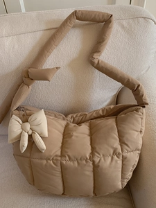 Sac à Épaule Matelassé Grande Capacité pour Femme Mode Nœud Papillon Casual Cabas Design Simple Sac Sous les Bras Sac à Main Hiver