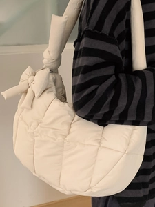 Sac fourre-tout matelassé beige chic avec nœud élégant et grande capacité pour femmes