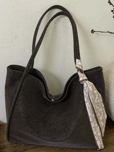 Women Retro Large Capacity PU Tote Bag Minimalist Shoulder Bag With Paisley Scarf Decoration Fashion Commuting Handbag