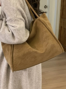 Retro large capacity tote bag in brown suede fabric with shoulder straps for women