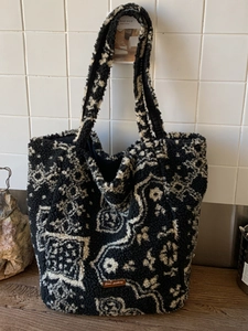 Fuzzy paisley print tote bag with plush fleece fabric and retro Sun-picking label