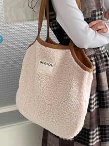 Sac fourre-tout minimaliste en polaire blanc cassé avec anses marron pour l'hiver décontracté