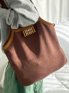 Grand sac cabas marron en daim avec broderie Bonjour et style vintage décontracté