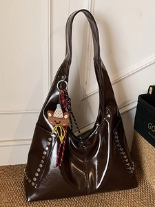 Vintage Große Kapazität PU Leder Tragetasche Für Damen Nieten Dekor Unterarm Schultertasche Mit Bären Anhänger Büro Pendeltasche