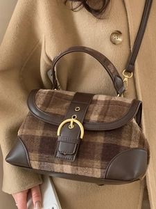 Vintage checkered winter shoulder bag with brown leather trim and golden metal ring