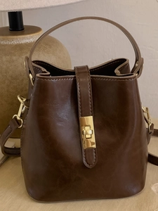 Sac Seau en Cuir PU Rétro pour Femmes Sac à Main Minimaliste Sac à Bandoulière Avec Serrure Dorée pour la Mode Quotidienne