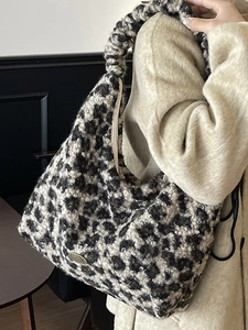 Winter faux shearling leopard print hobo bag with large capacity and thick shoulder strap