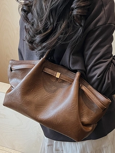 Sac fourre-tout vintage en similicuir marron avec texture plissée et grande capacité